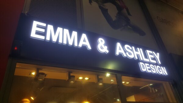 ENSEIGNE LED 3D BOITIERS "EMMA & ASHLEY" LETTRES LUMINEUSES 40CM